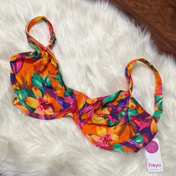 💙💖 NWT Freya Sun Haze Plunge Bikini Top High Apex 30M - Picture 2 of 5